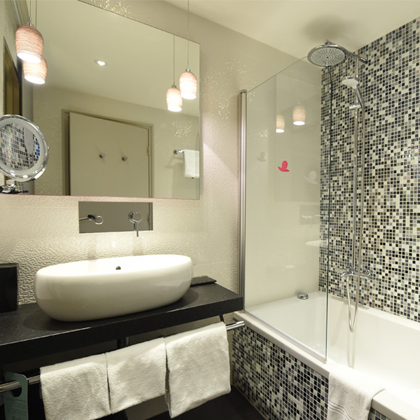 Mercure Dijon Bathroom